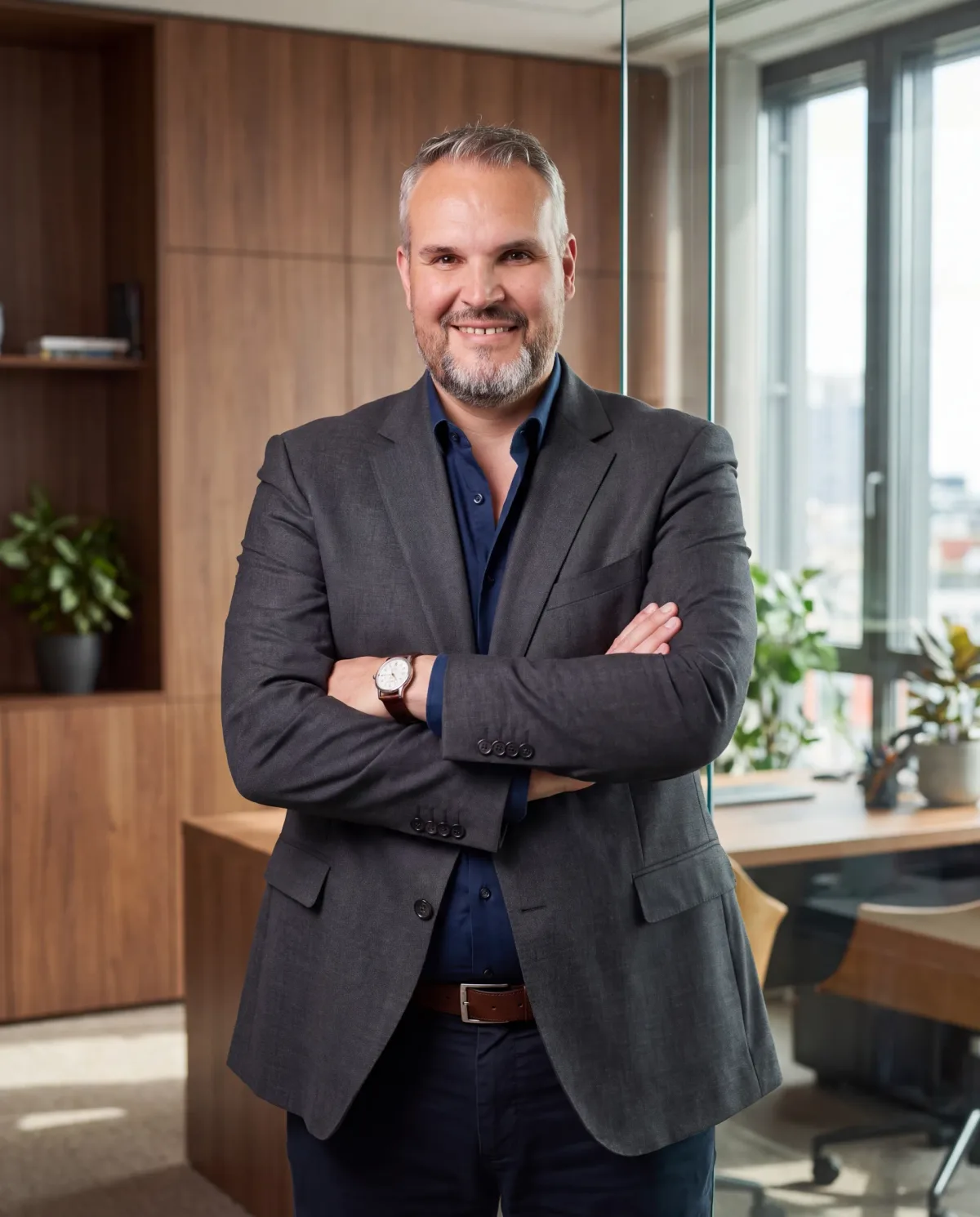 Igor Kahánek, realitní makléř